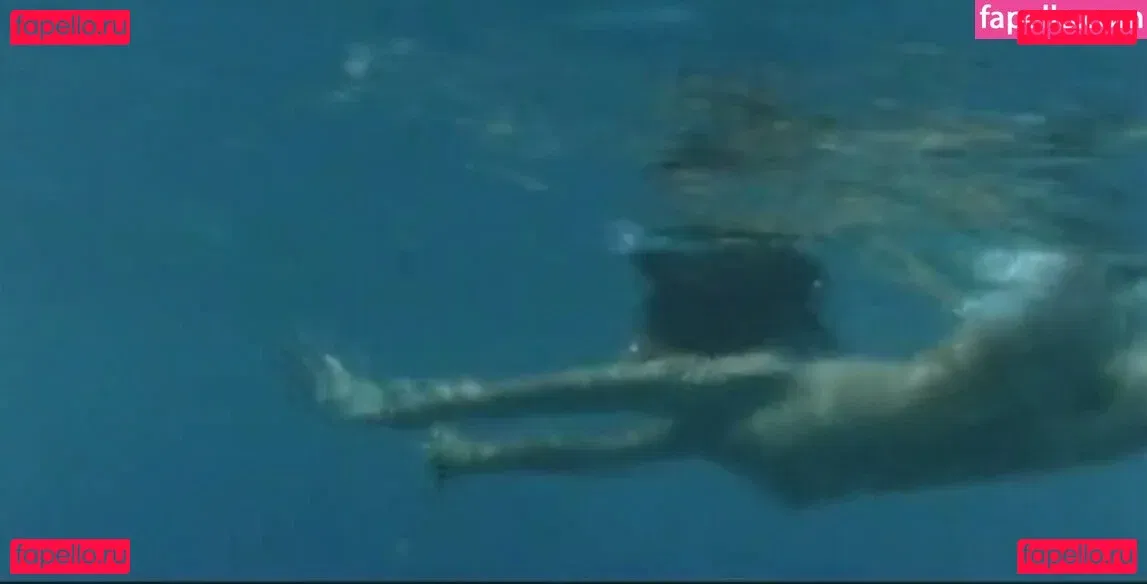 Phoebe Cates Onlyfans Photo Gallery 