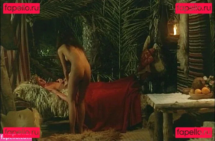 Phoebe Cates Onlyfans Photo Gallery 