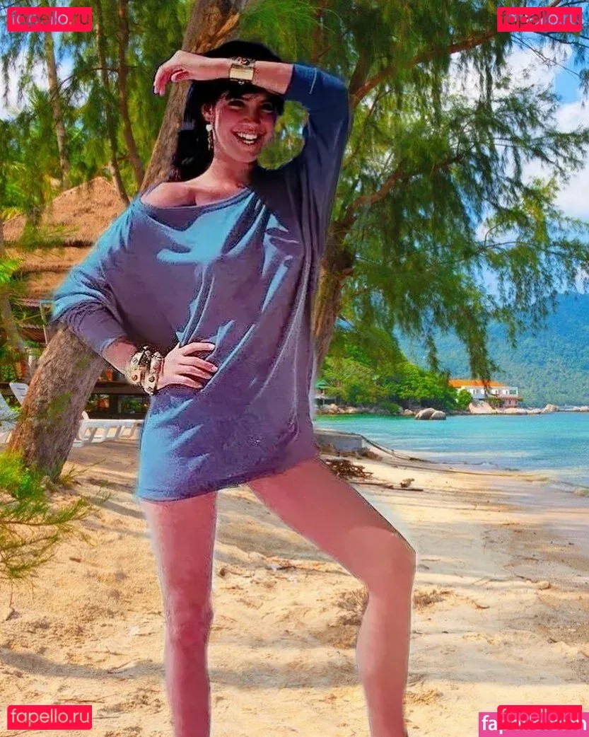 Phoebe Cates Onlyfans Photo Gallery 