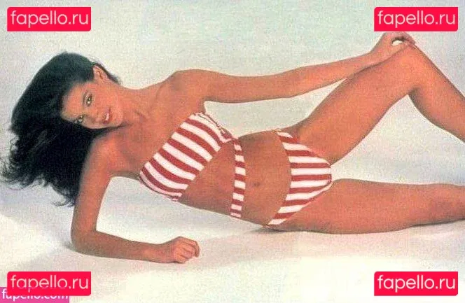 Phoebe Cates Onlyfans Photo Gallery 