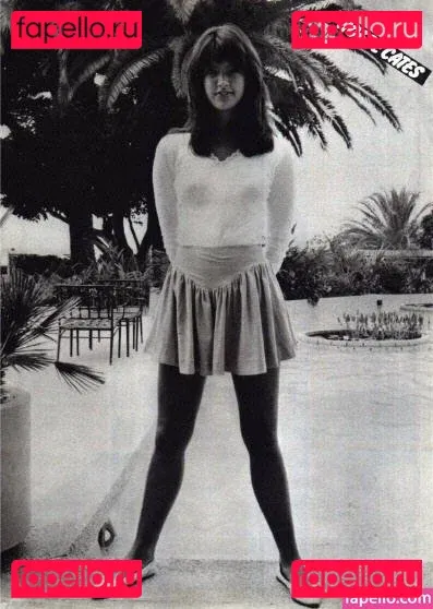 Phoebe Cates Onlyfans Photo Gallery 