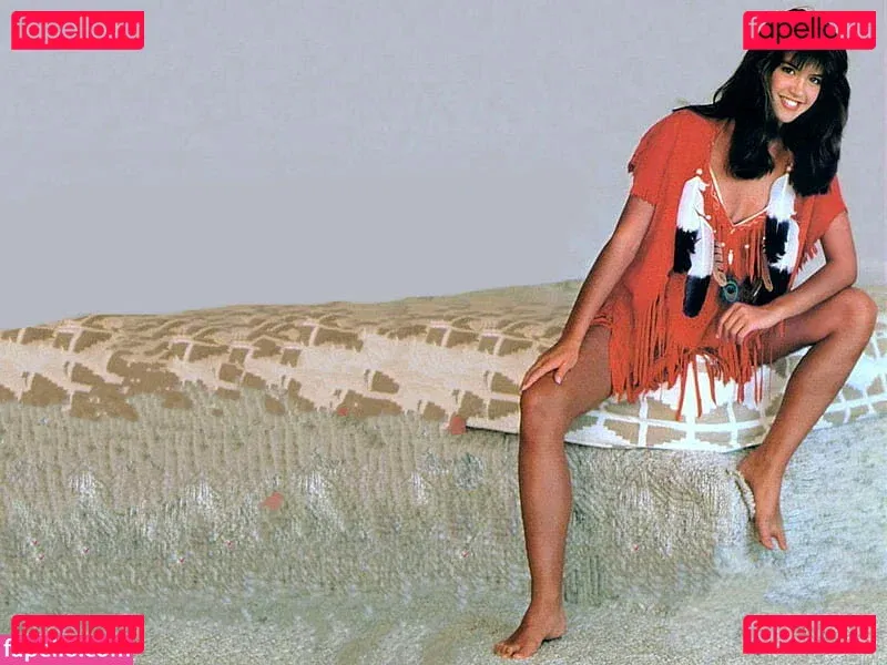 Phoebe Cates Onlyfans Photo Gallery 