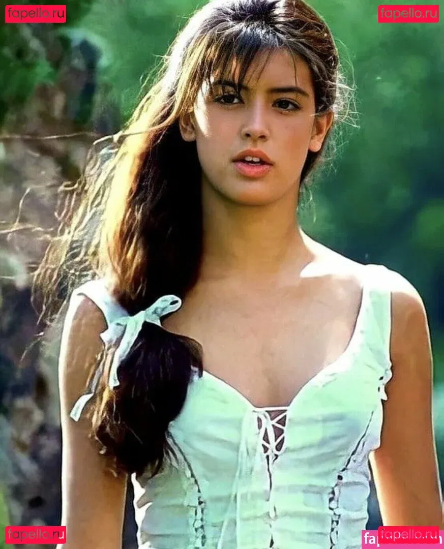 Phoebe Cates Onlyfans Photo Gallery 