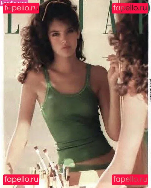 Phoebe Cates Onlyfans Photo Gallery 