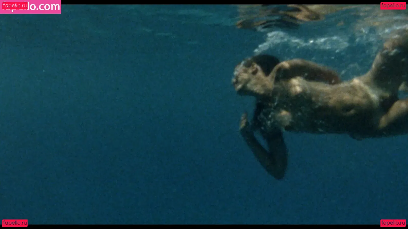 Phoebe Cates Onlyfans Photo Gallery 