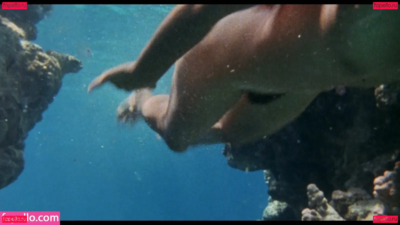 Phoebe Cates Onlyfans Photo Gallery 