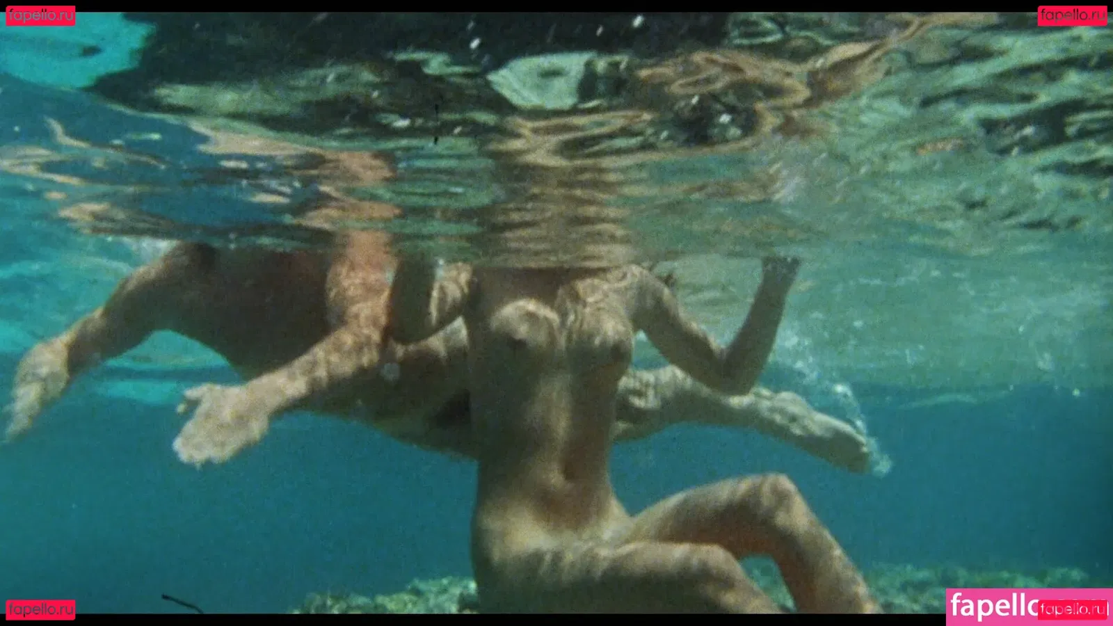 Phoebe Cates Onlyfans Photo Gallery 