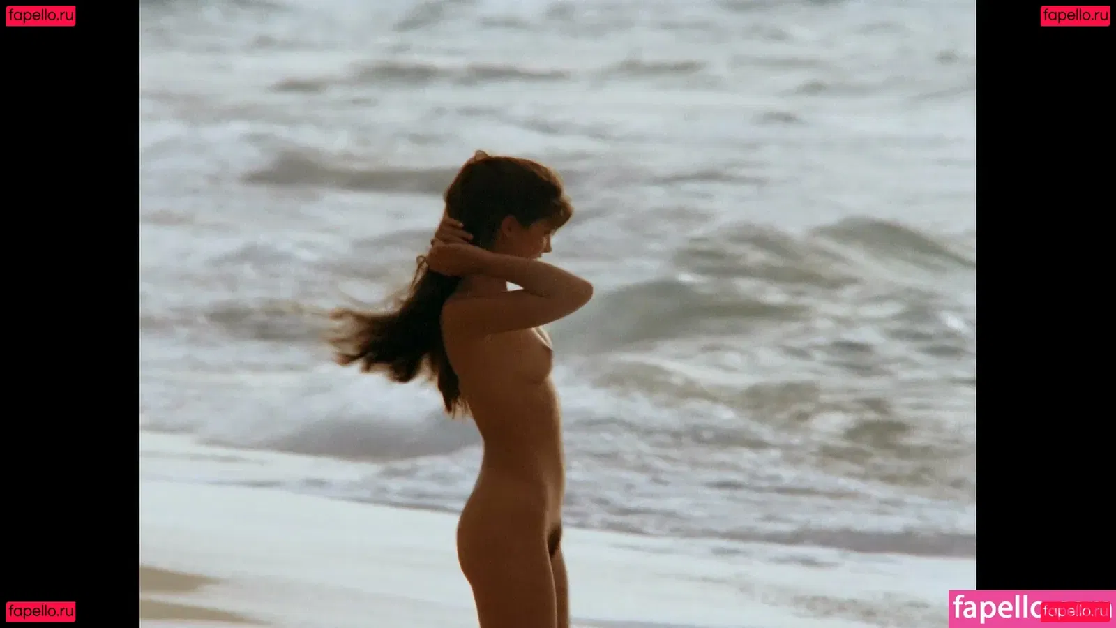 Phoebe Cates Onlyfans Photo Gallery 