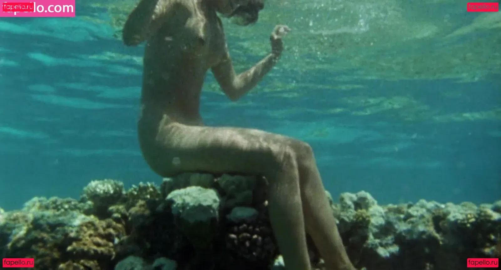 Phoebe Cates Onlyfans Photo Gallery 