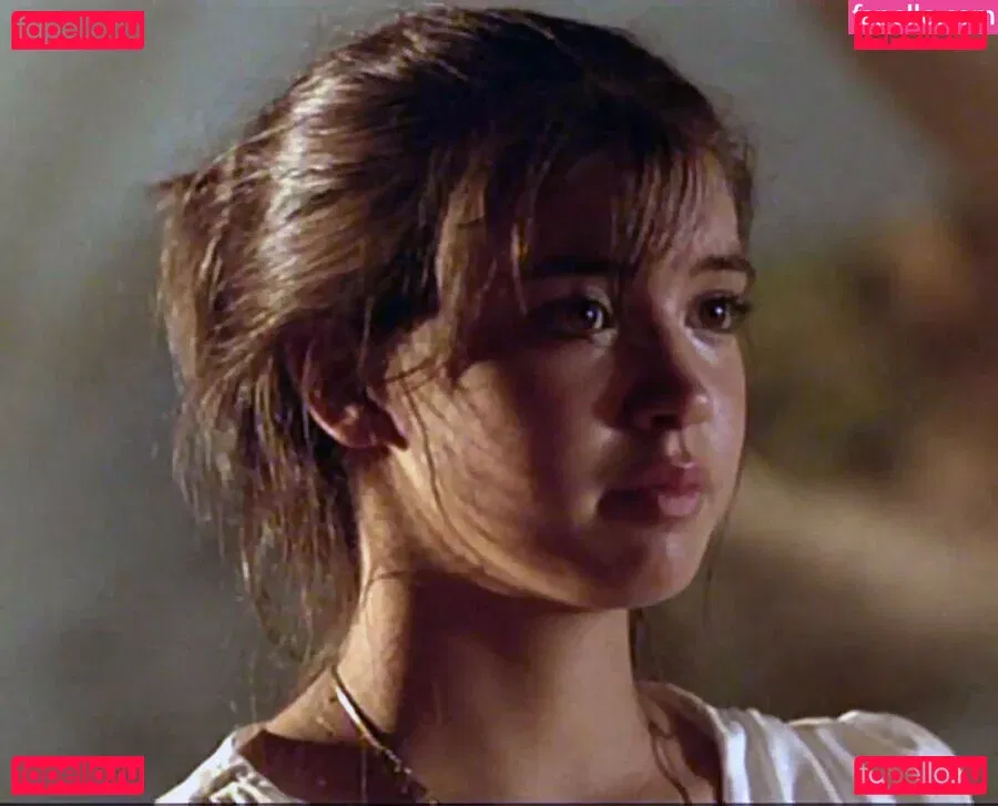 Phoebe Cates Onlyfans Photo Gallery 