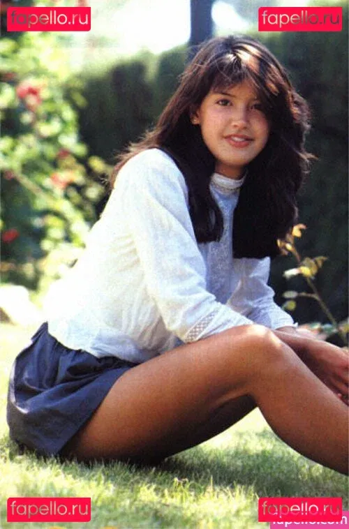 Phoebe Cates Onlyfans Photo Gallery 