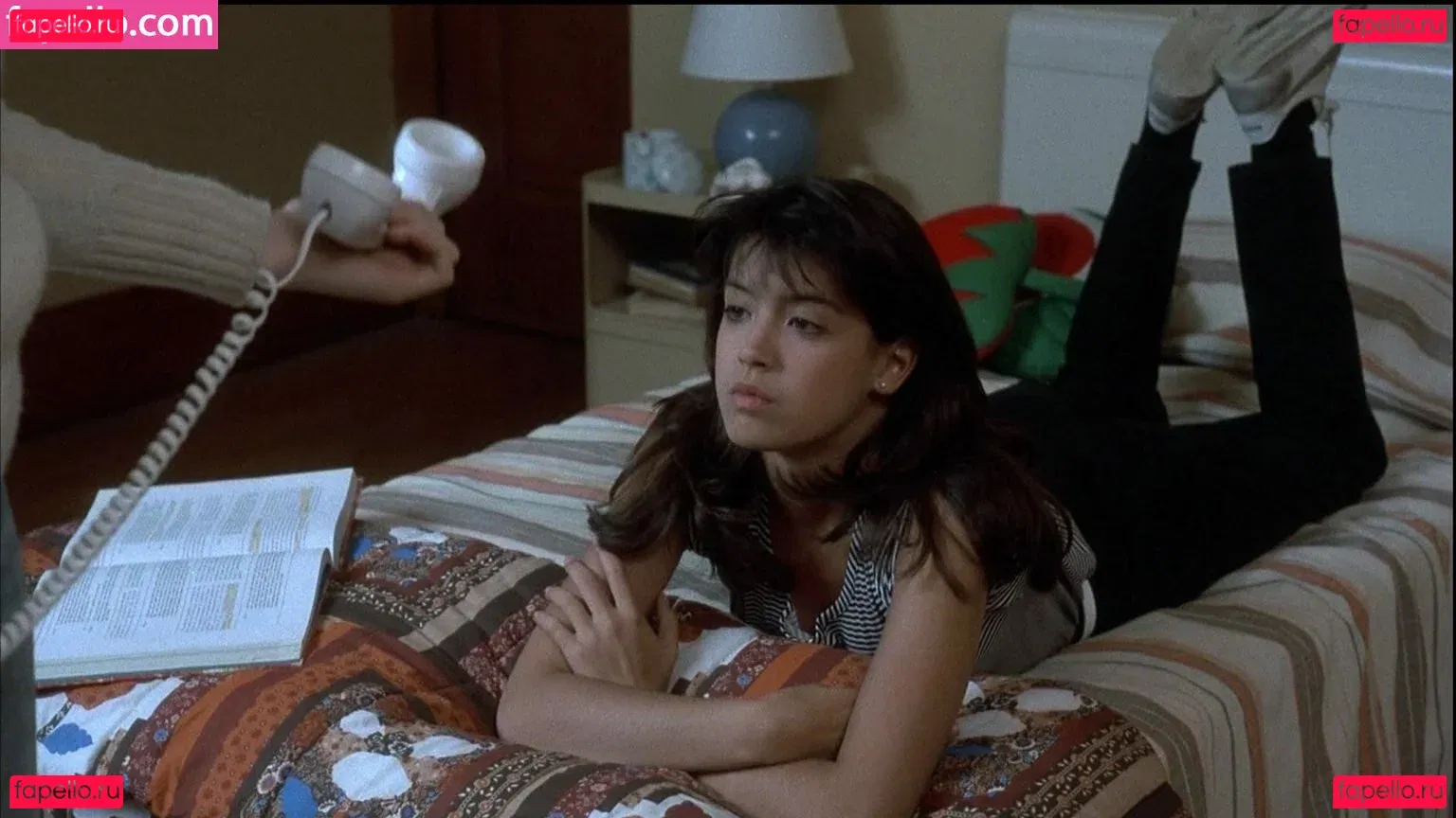 Phoebe Cates Onlyfans Photo Gallery 
