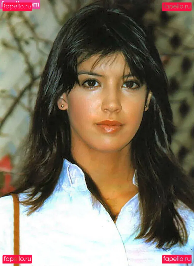 Phoebe Cates Onlyfans Photo Gallery 