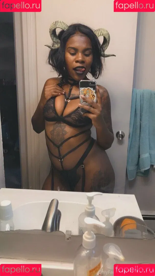 crushvelvet Onlyfans Photo Gallery 