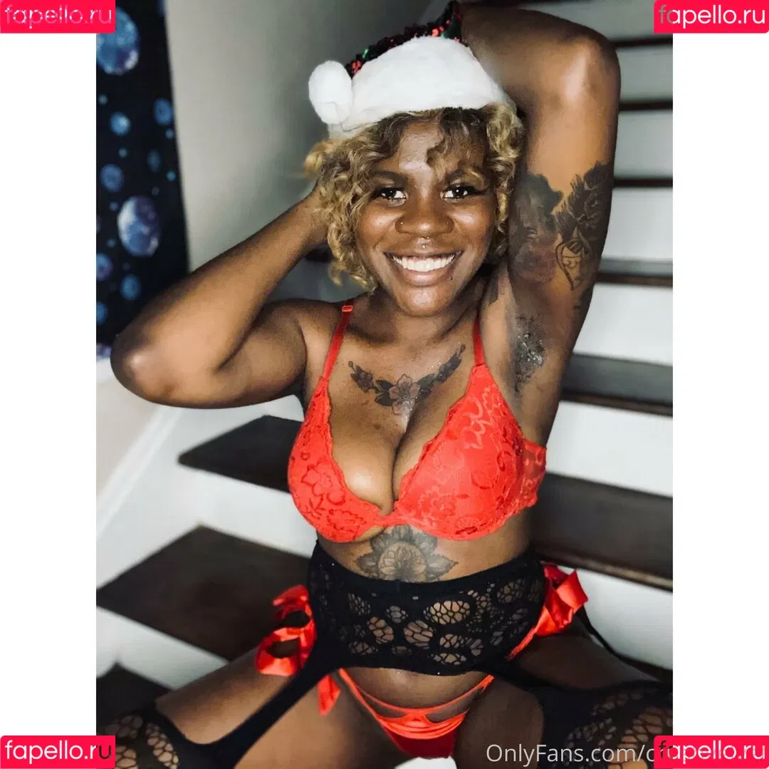 crushvelvet Onlyfans Photo Gallery 