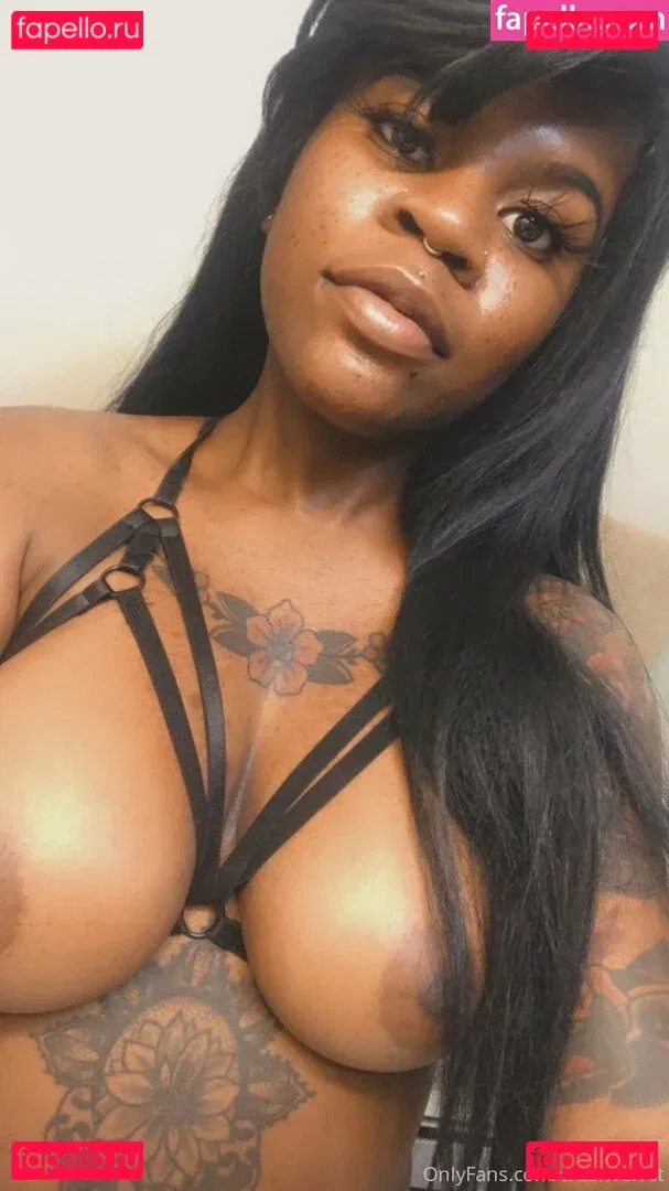 crushvelvet Onlyfans Photo Gallery 