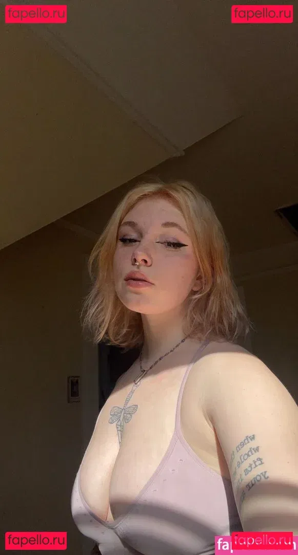 Izzyisdying Onlyfans Photo Gallery 