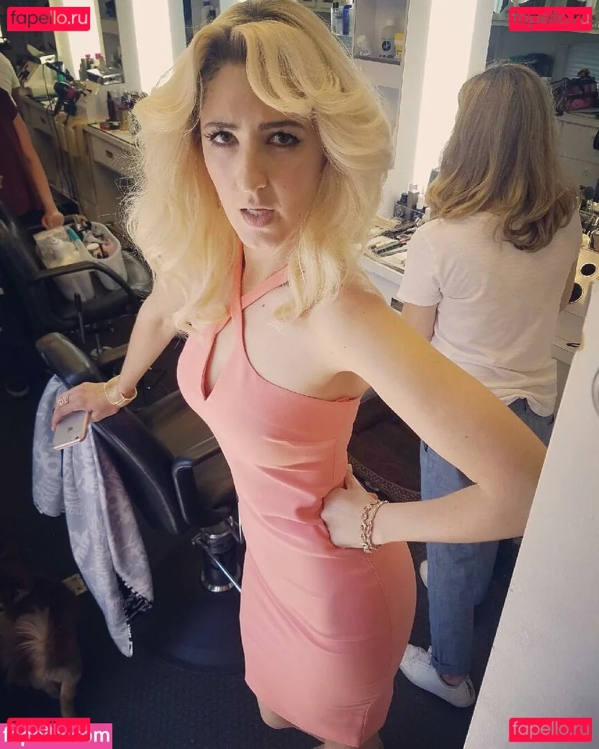 D'Arcy Carden Onlyfans Photo Gallery 