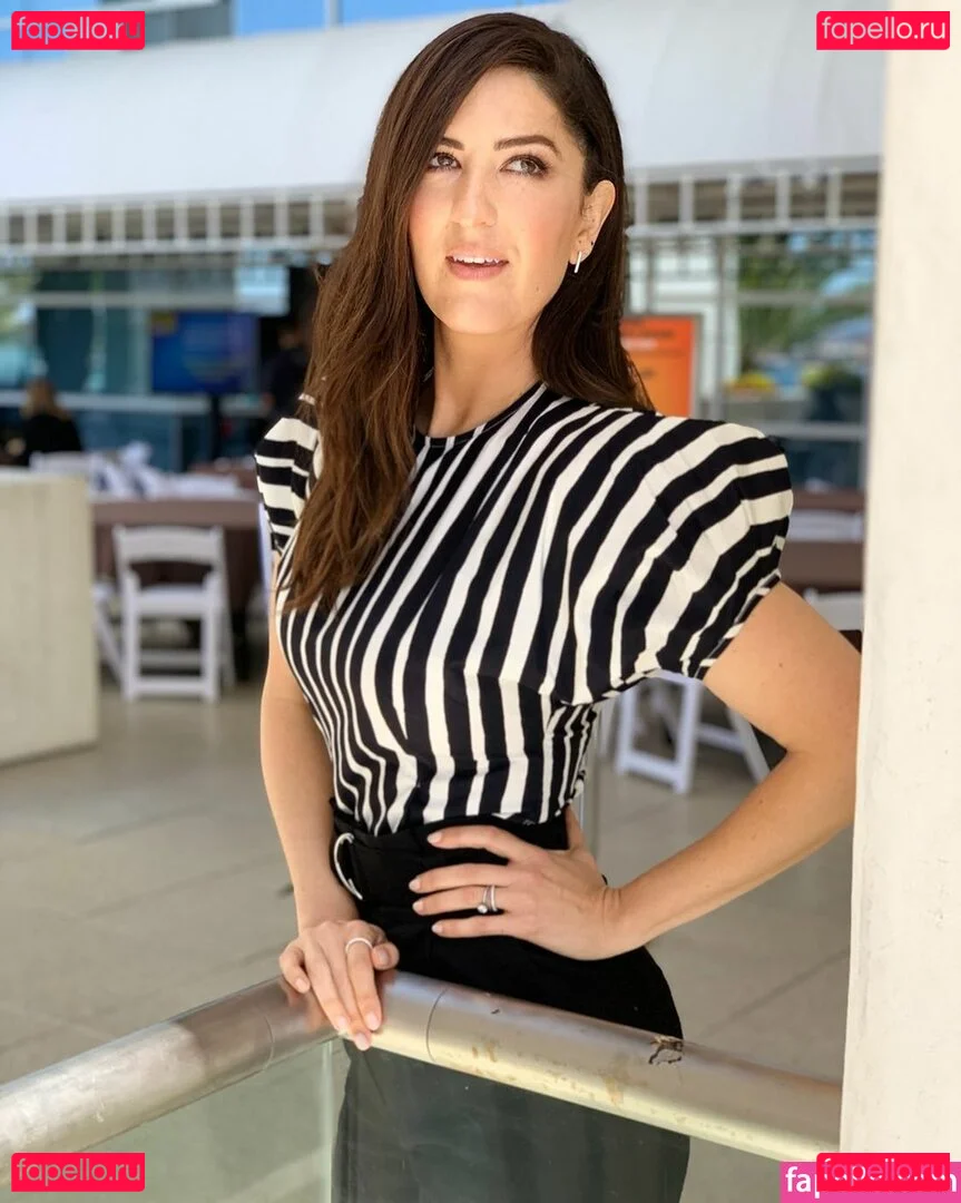 D'Arcy Carden Onlyfans Photo Gallery 