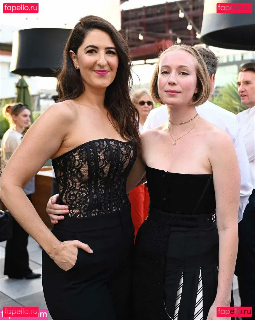 D'Arcy Carden Onlyfans Photo Gallery 