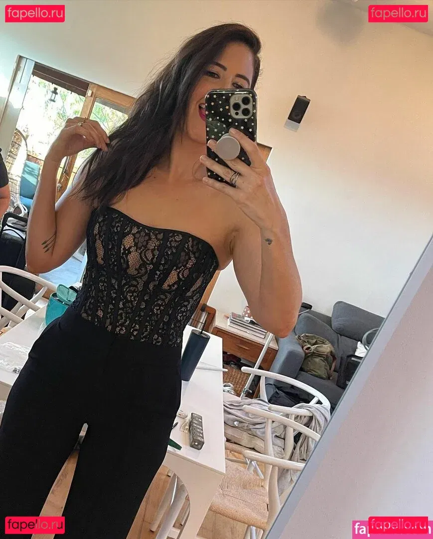 D'Arcy Carden Onlyfans Photo Gallery 