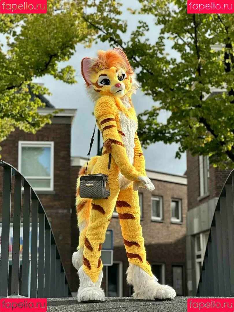 thatyellowkitty Onlyfans Photo Gallery 