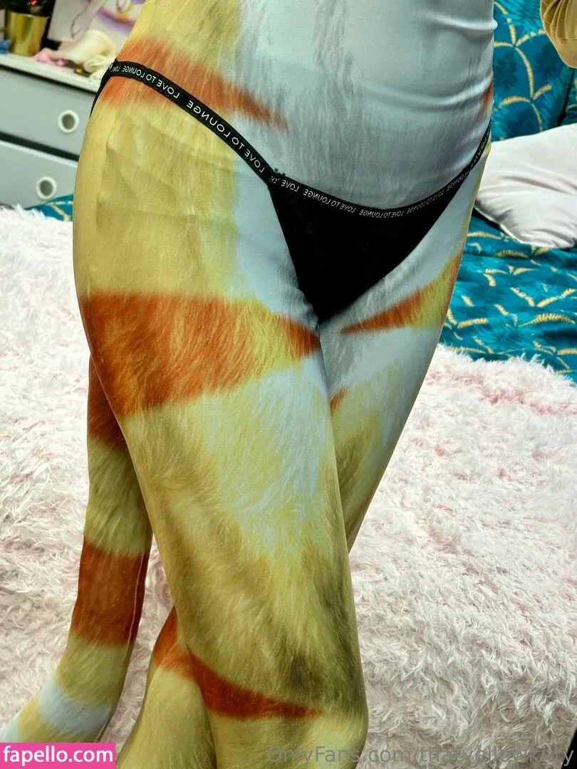 thatyellowkitty Onlyfans Photo Gallery 