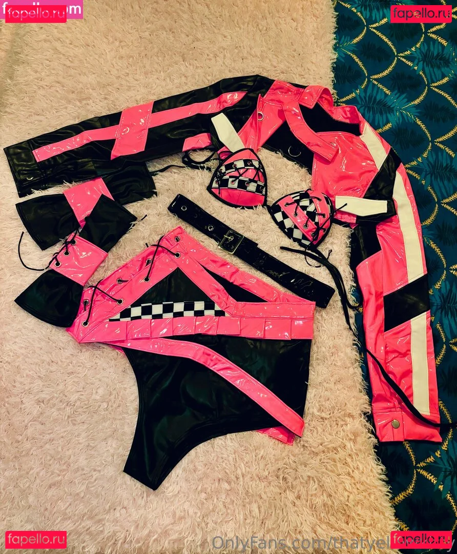 thatyellowkitty Onlyfans Photo Gallery 