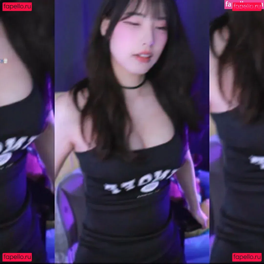 world1104 Onlyfans Photo Gallery 