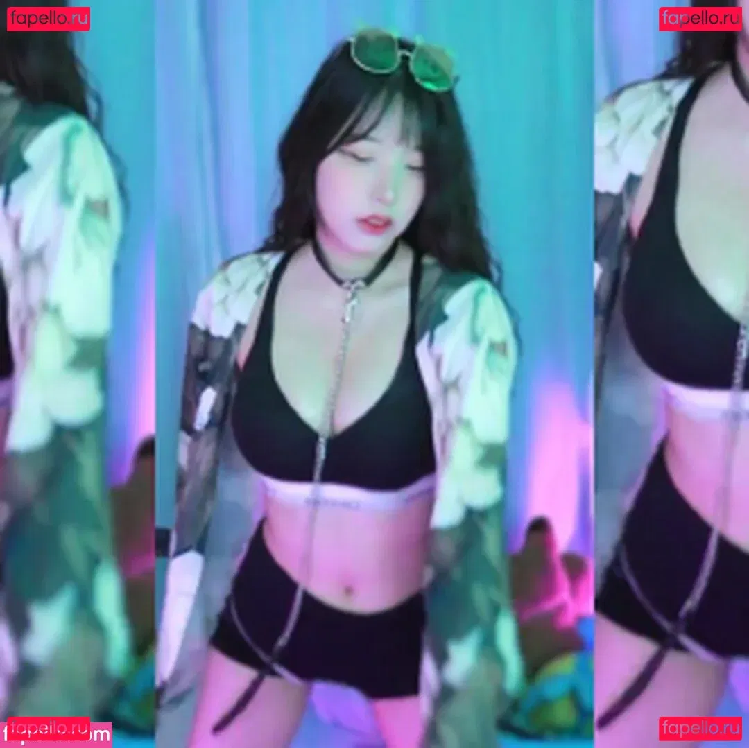 world1104 Onlyfans Photo Gallery 