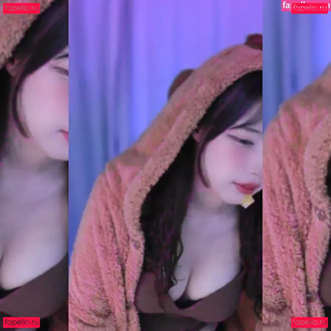 world1104 Onlyfans Photo Gallery 