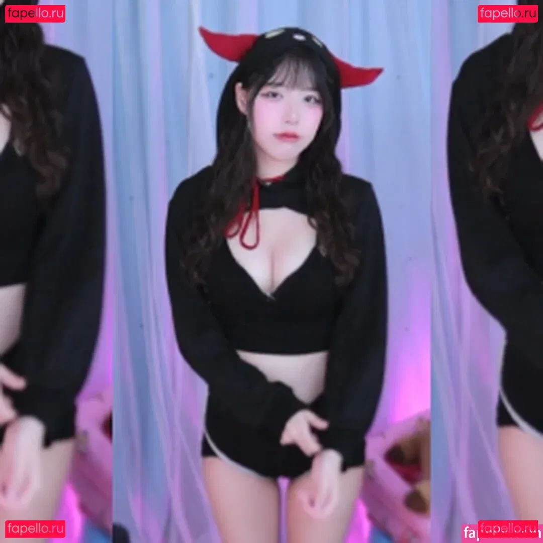 world1104 Onlyfans Photo Gallery 