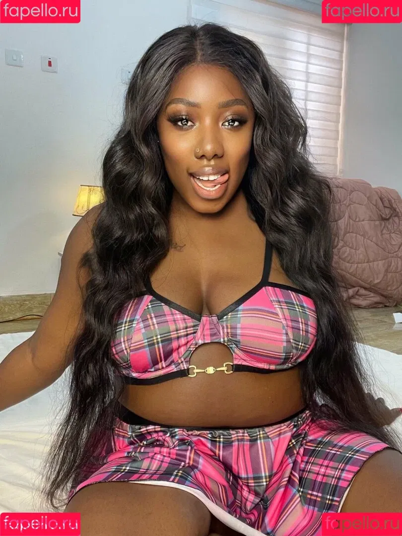 camillabangs Onlyfans Photo Gallery 