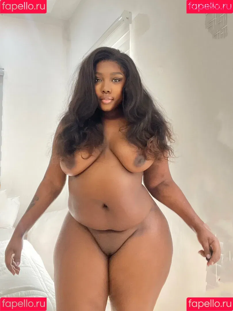 camillabangs Onlyfans Photo Gallery 