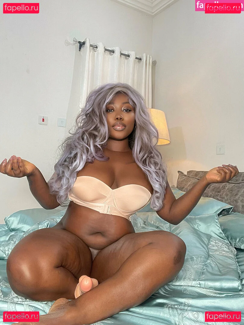 camillabangs Onlyfans Photo Gallery 