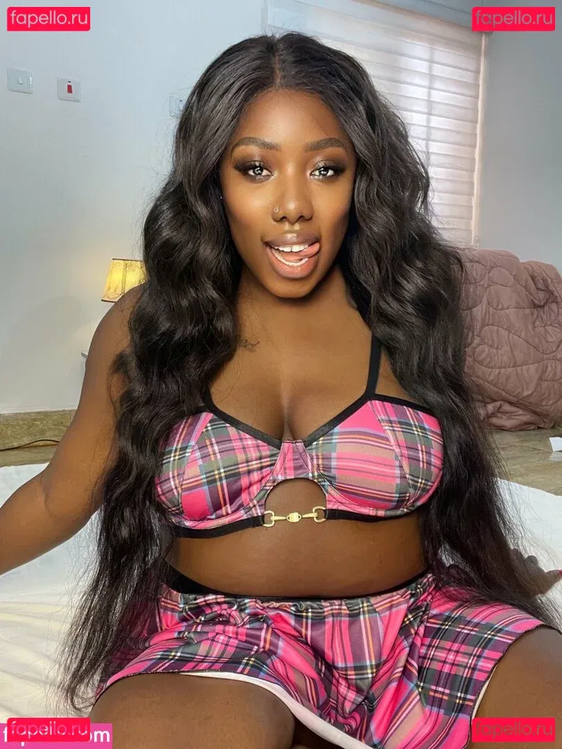 camillabangs Onlyfans Photo Gallery 