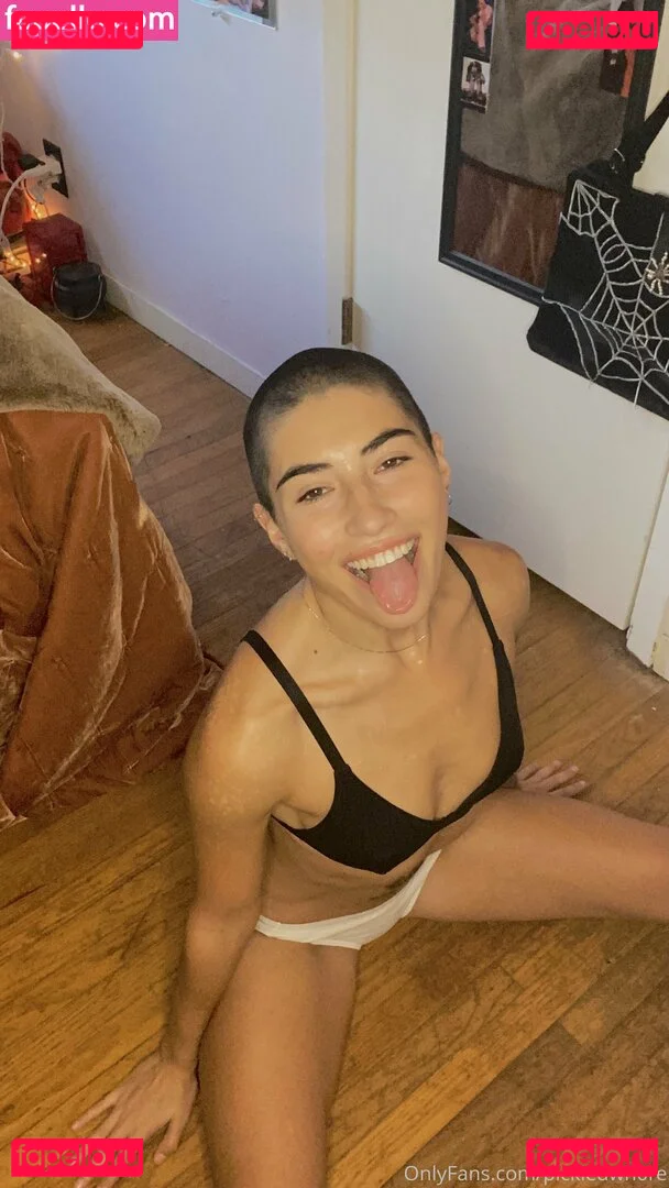 lovingthearoma Onlyfans Photo Gallery 