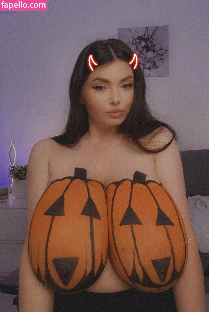 Busty_Ema Onlyfans Photo Gallery 
