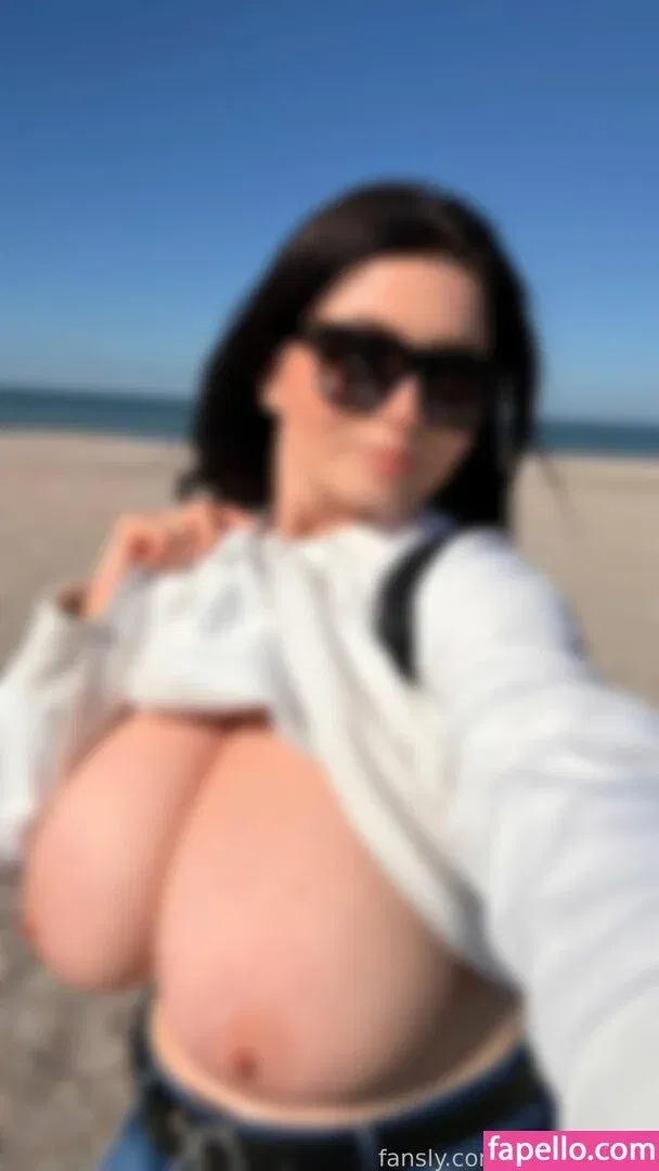 Busty_Ema Onlyfans Photo Gallery 