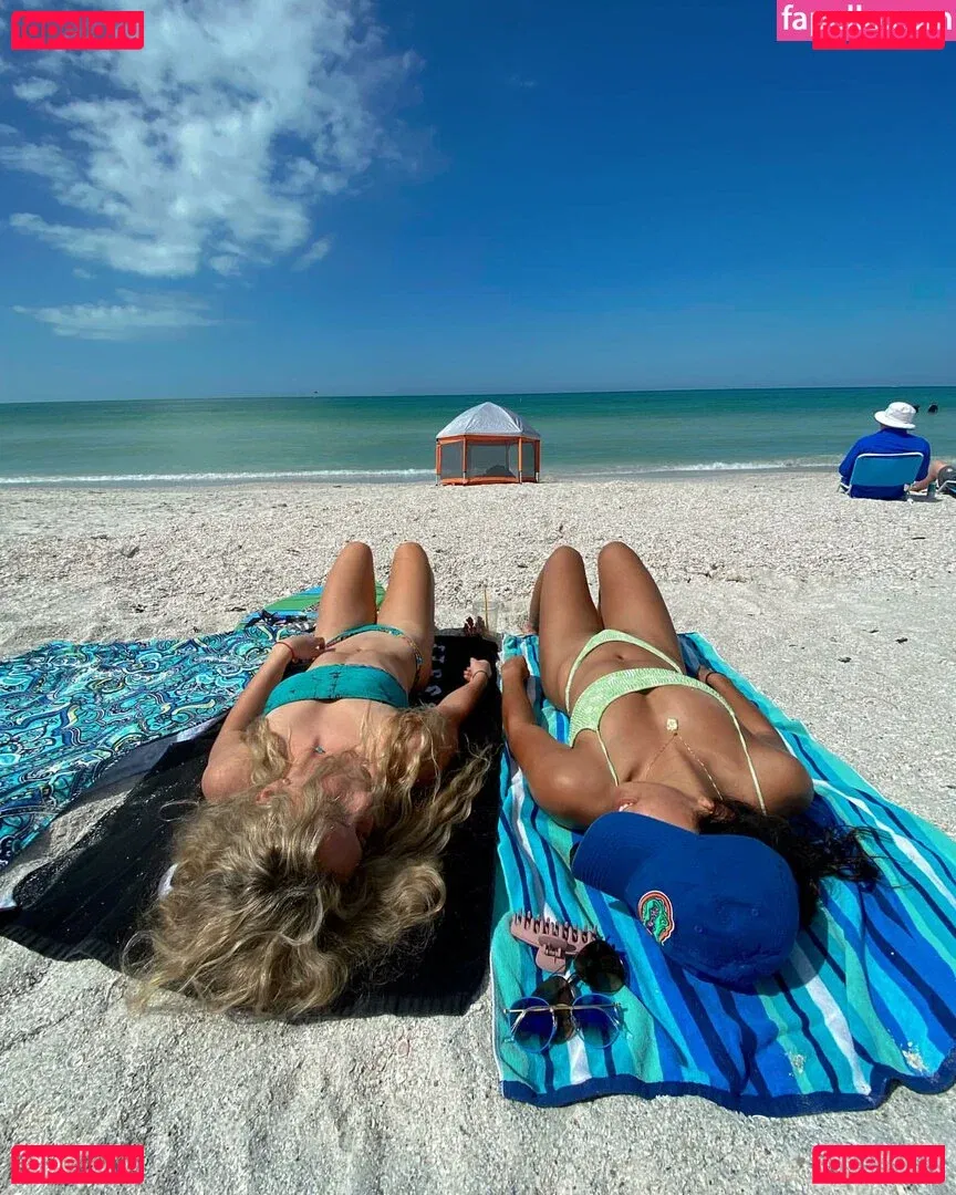 Anna DeLeon Onlyfans Photo Gallery 