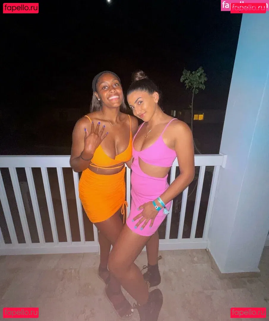 Anna DeLeon Onlyfans Photo Gallery 