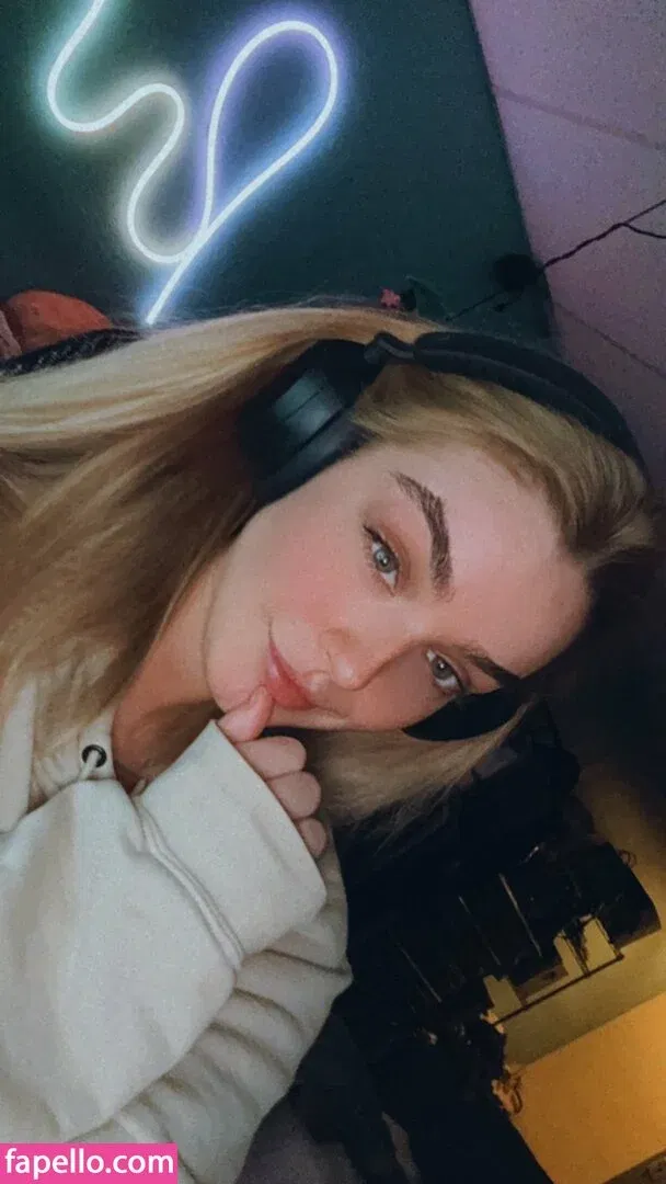 HayMartinn Onlyfans Photo Gallery 