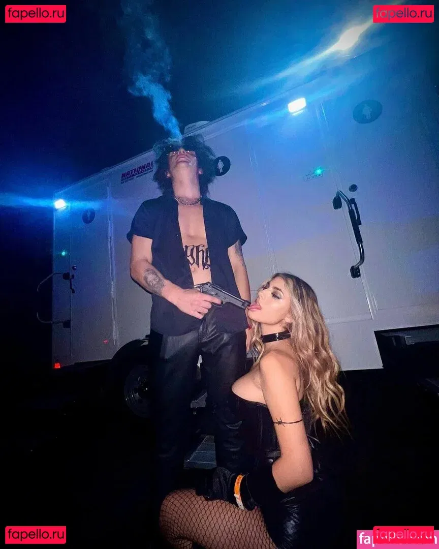 Chloe Simon Onlyfans Photo Gallery 