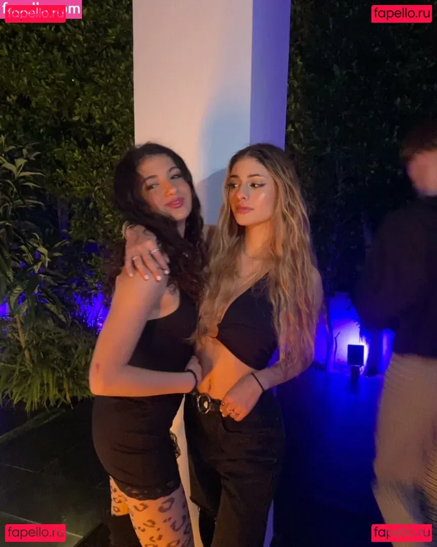 Chloe Simon Onlyfans Photo Gallery 