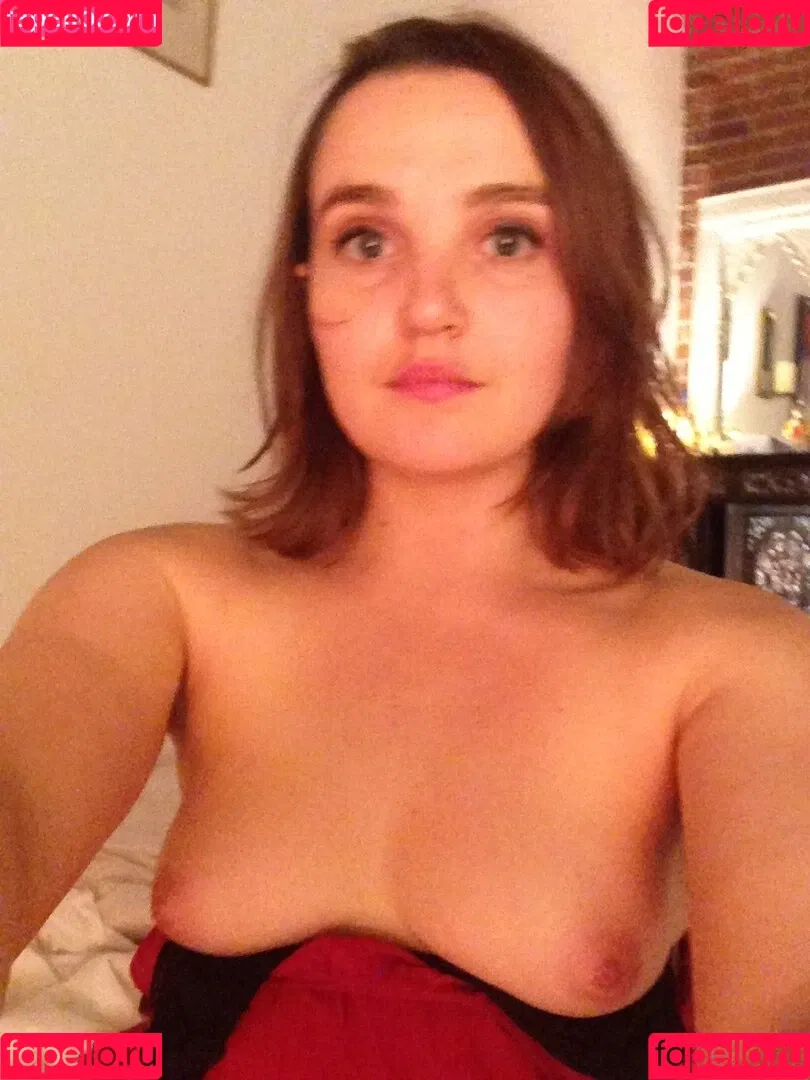 Chloe Fineman Onlyfans Photo Gallery 
