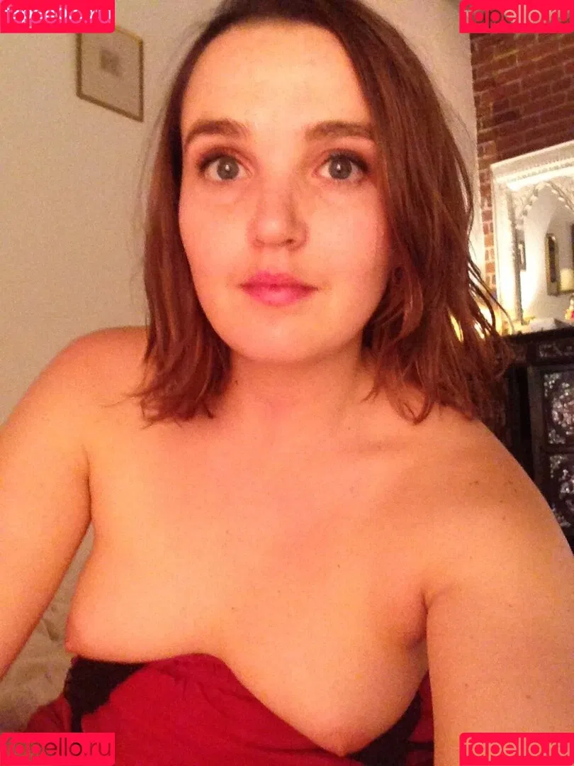 Chloe Fineman Onlyfans Photo Gallery 
