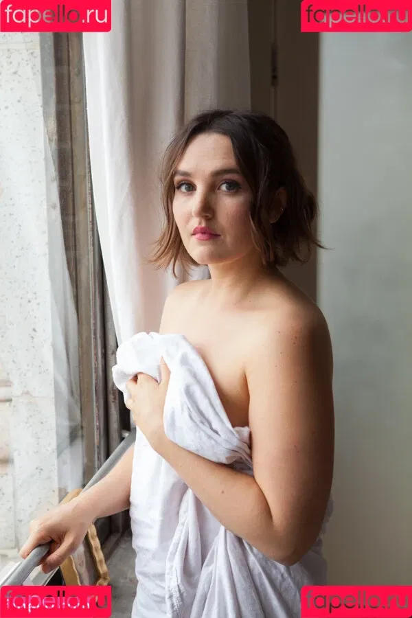 Chloe Fineman Onlyfans Photo Gallery 