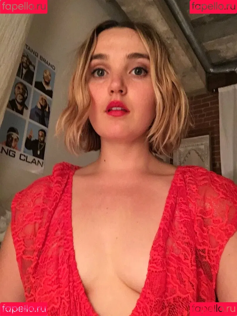 Chloe Fineman Onlyfans Photo Gallery 