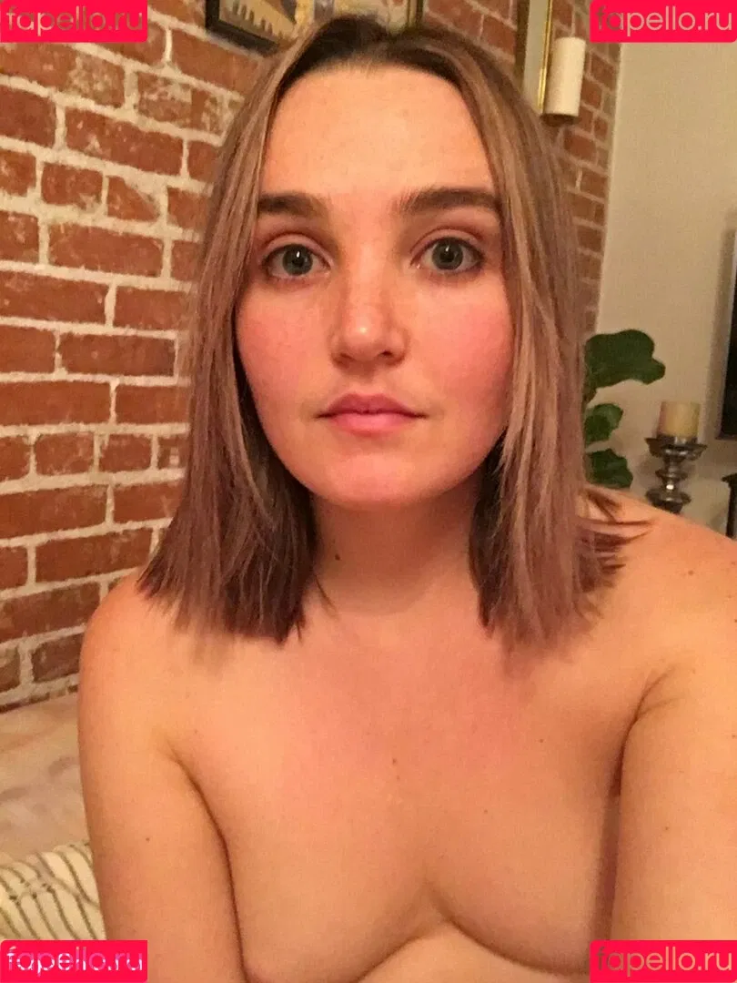 Chloe Fineman Onlyfans Photo Gallery 