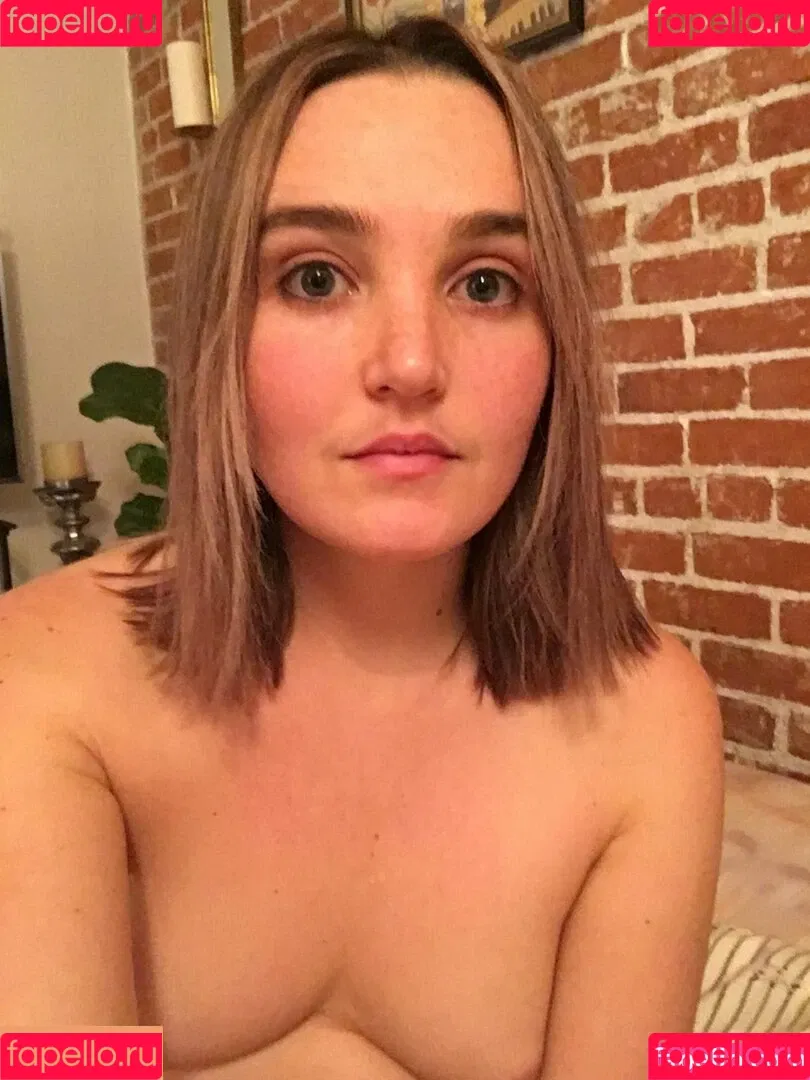 Chloe Fineman Onlyfans Photo Gallery 